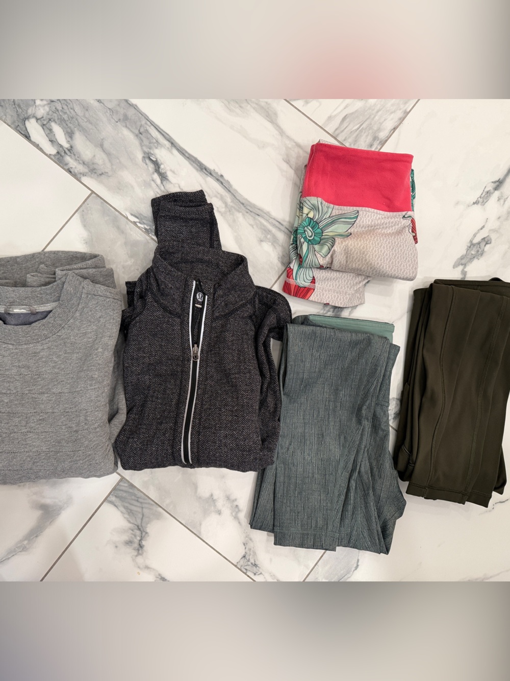 Lulu sz4 bundle 2 leggings 2 sweater 1 capri